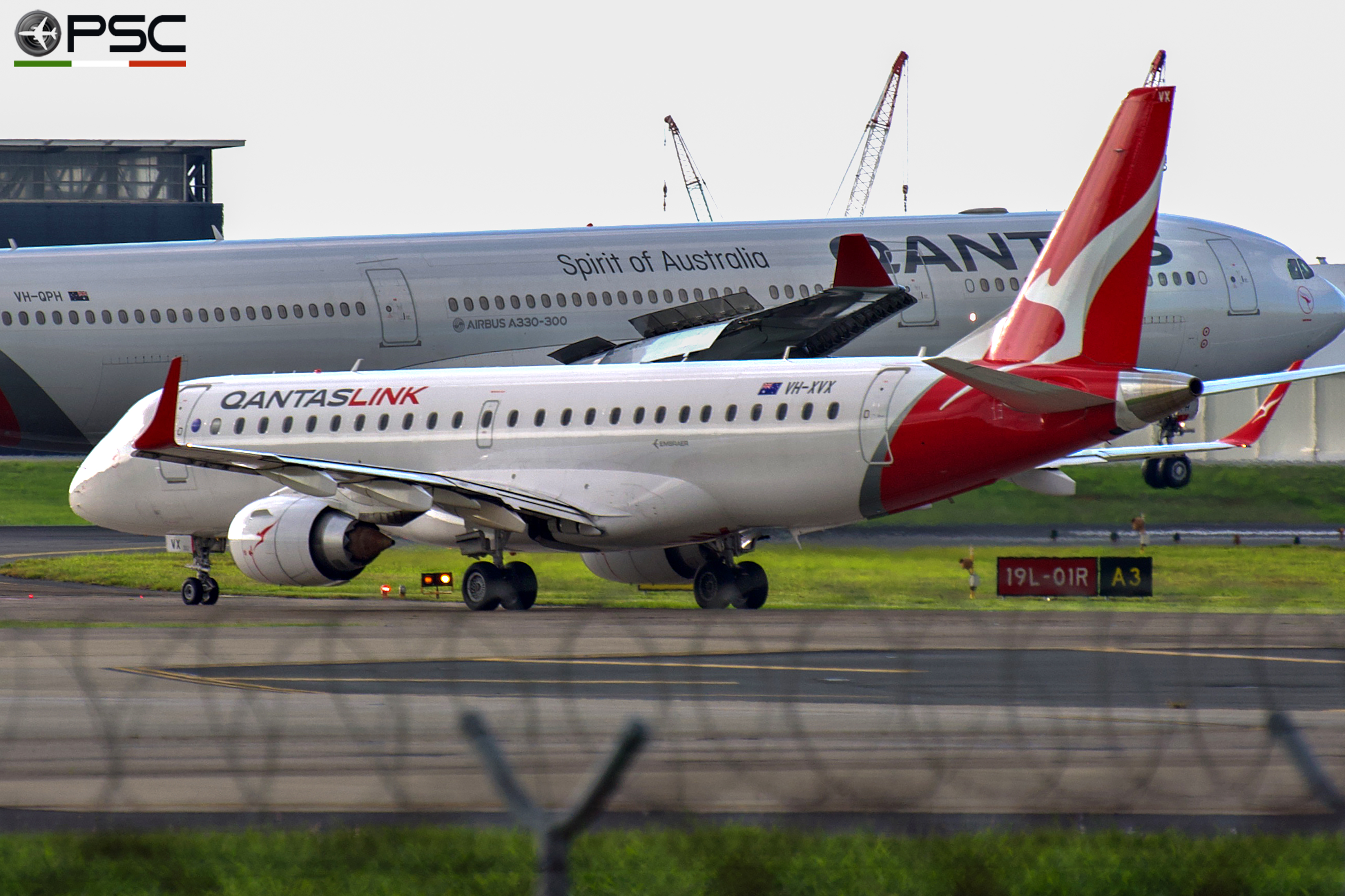 VH-XVX ERJ190AR 19000081 QANTASLink @ Brisbane Airport - 12/2023 - per gentile concessione di Maurizio Martinelli  ©  Piti Spotter Club Verona