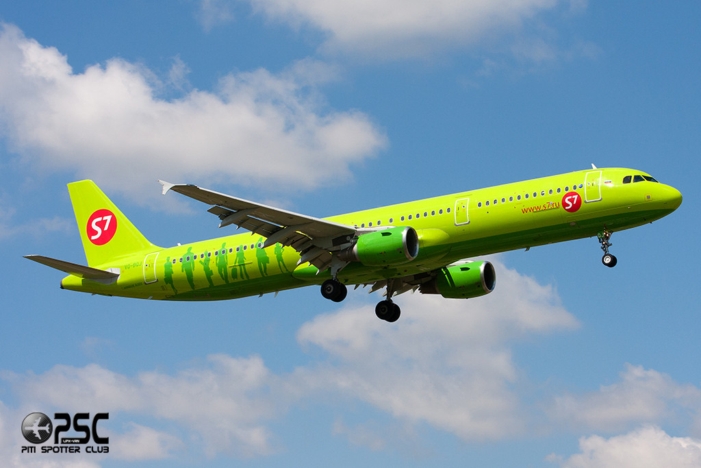 VQ-BQJ A321-211 2076 S7 Airlines