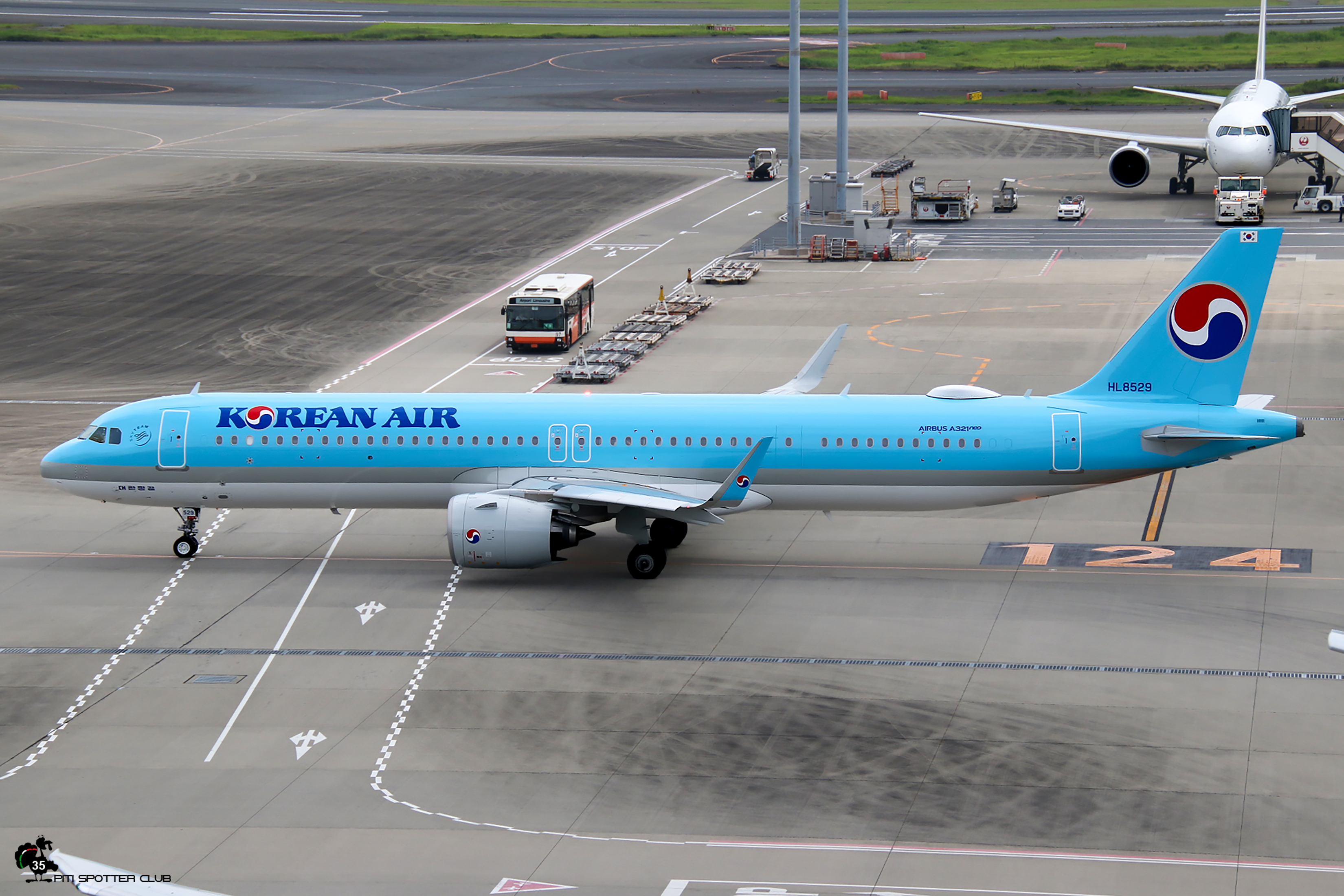 HL8529 A321-272NX 11296 Korean Air @ Tokyo Haneda 07.2023 © Piti Spotter Club Verona