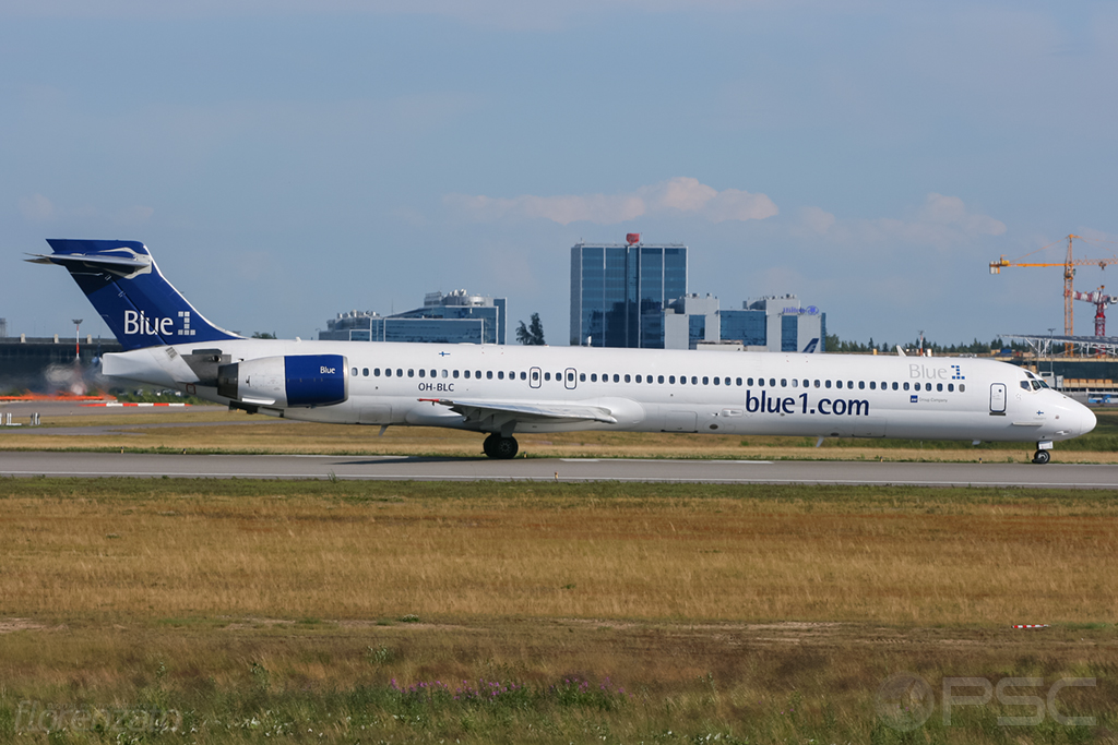 OH-BLC MD-90-30 53459/2141 Blue1 @ Helsinki Airport 2008 © Piti Spotter Club Verona