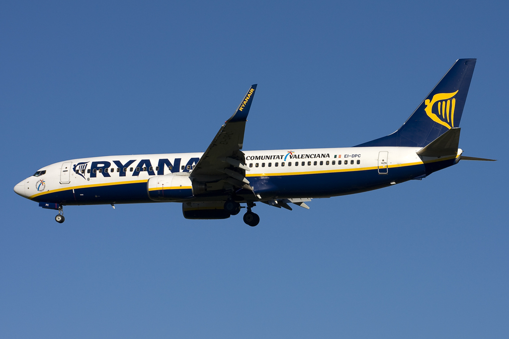 EI-DPC B737-8AS 33604/2120 Ryanair @ Bologna Airport 03.12.2012 © Piti Spotter Club Verona