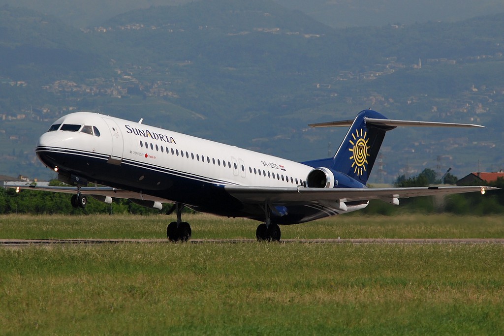 9A-BTD Fokker 100 11407 Trade Air - SunAdria @ Aeroporto di Verona © Piti Spotter Club Verona