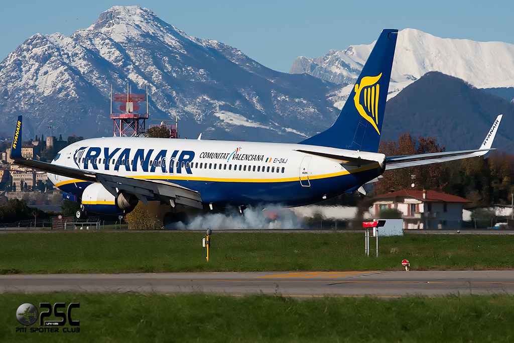 EI-DAJ B737-8AS 33548/1274 Ryanair @ Bergamo Airport 25.11.2013  © Piti Spotter Club Verona