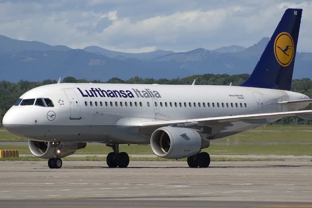 D-AKNI A319-112 1016 Lufthansa Italia @ Milano Malpensa Airport 07.2009  © Piti Spotter Club Verona