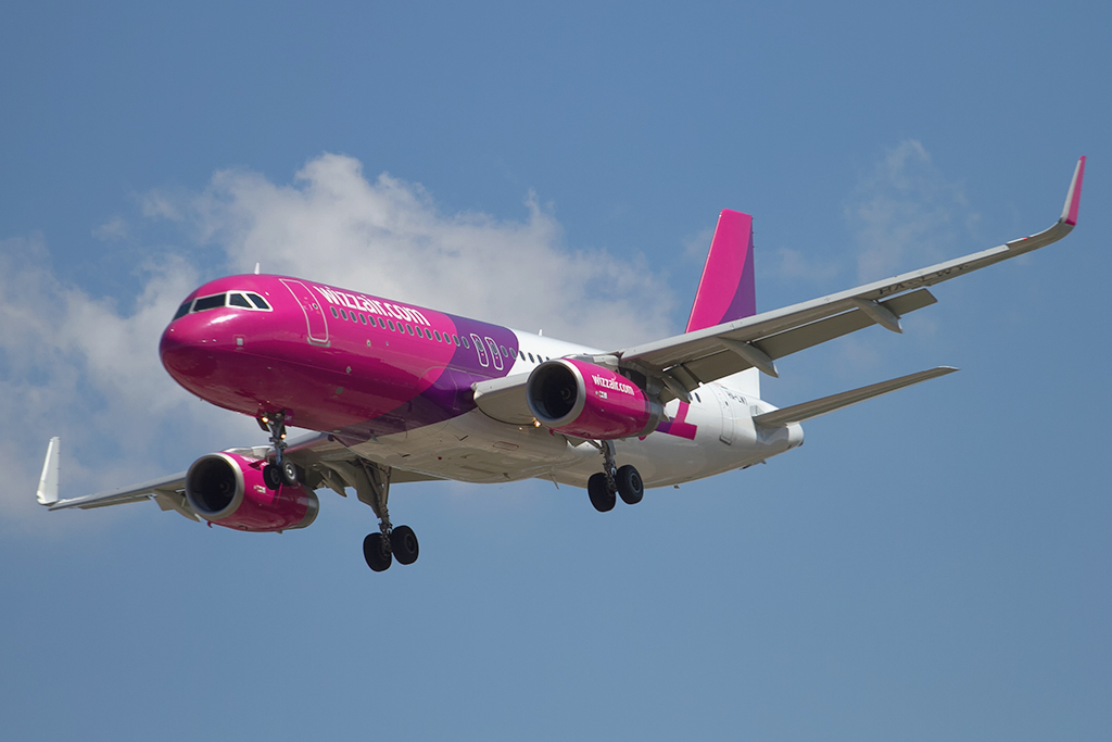 HA-LWY A320-232 6058 Wizz Air @ Bologna Airport 20.08.2015 © Piti Spotter Club Verona