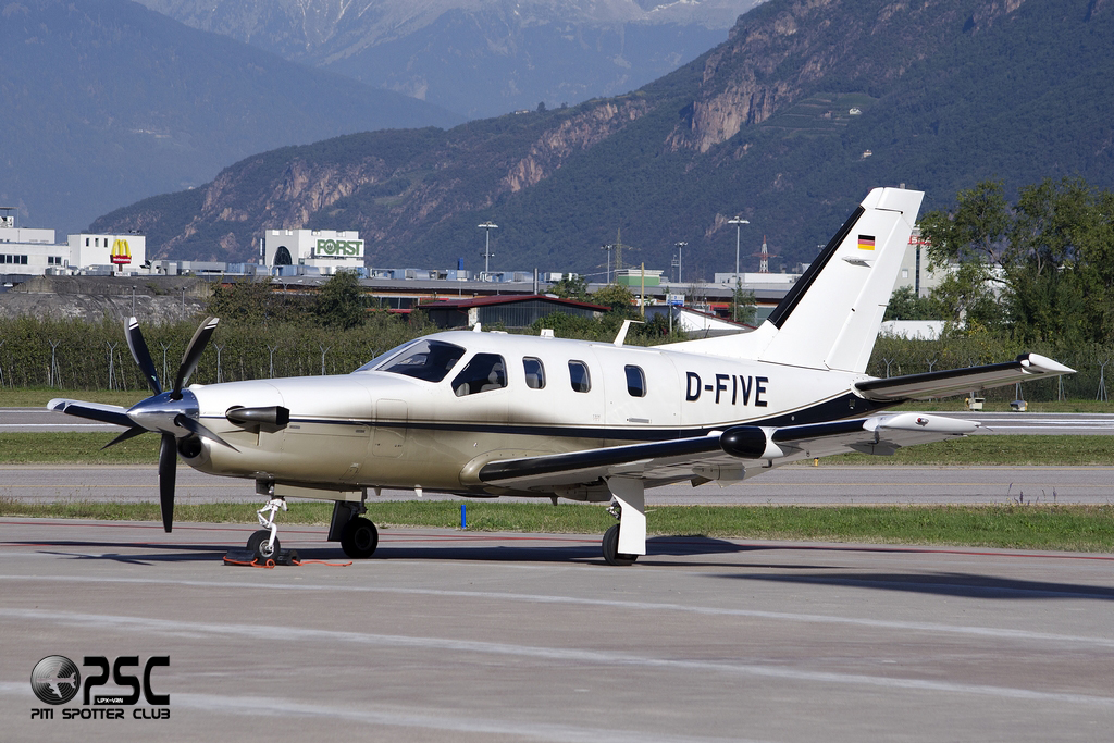 D-FIVE TBM-700B 186 Artemed Aviation GmbH @ Aeroporto di Bolzano © Piti Spotter Club Verona