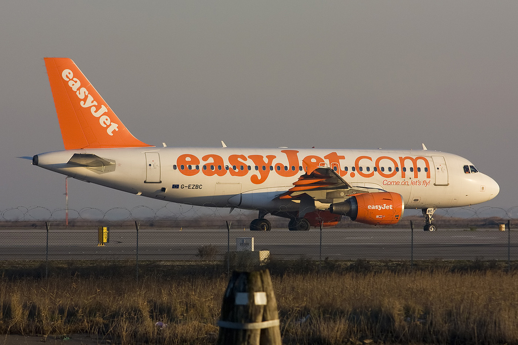 G-EZBC A319-111 2866 EasyJet Airline @ Venezia Airport 08.01.2012 © Piti Spotter Club Verona