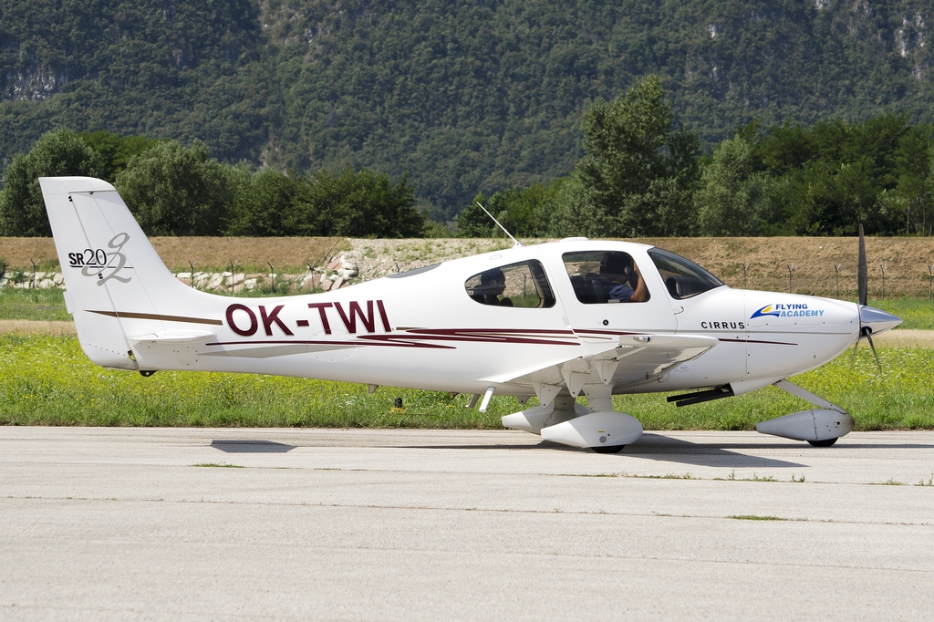 OK-TWI Cirrus Design Corp SR-20 SR20 1462 Trade Wing, spol s.r.o @ Aeroporto di Trento © Piti Spotter Club Verona