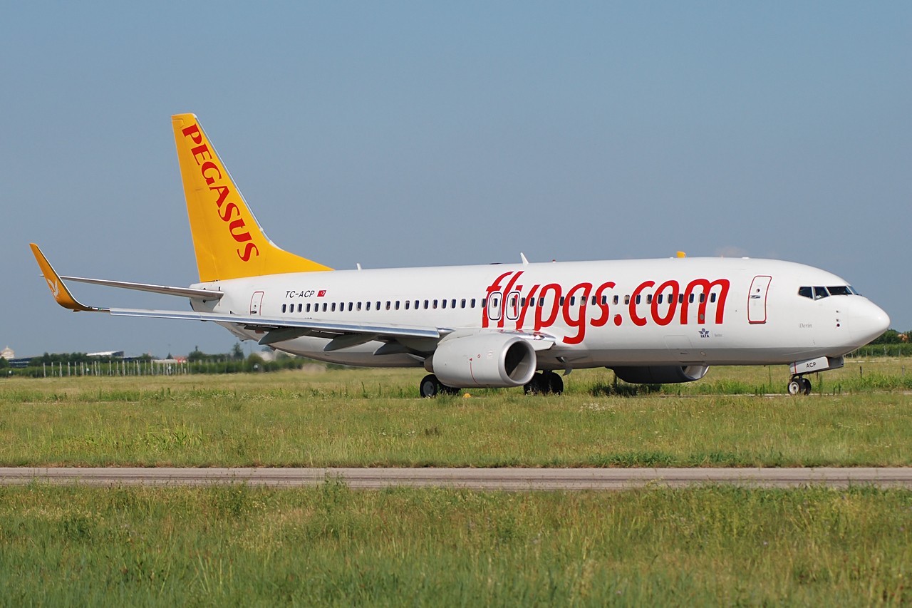 TC-ACP B737-82R 40697/3354 Pegasus Airlines