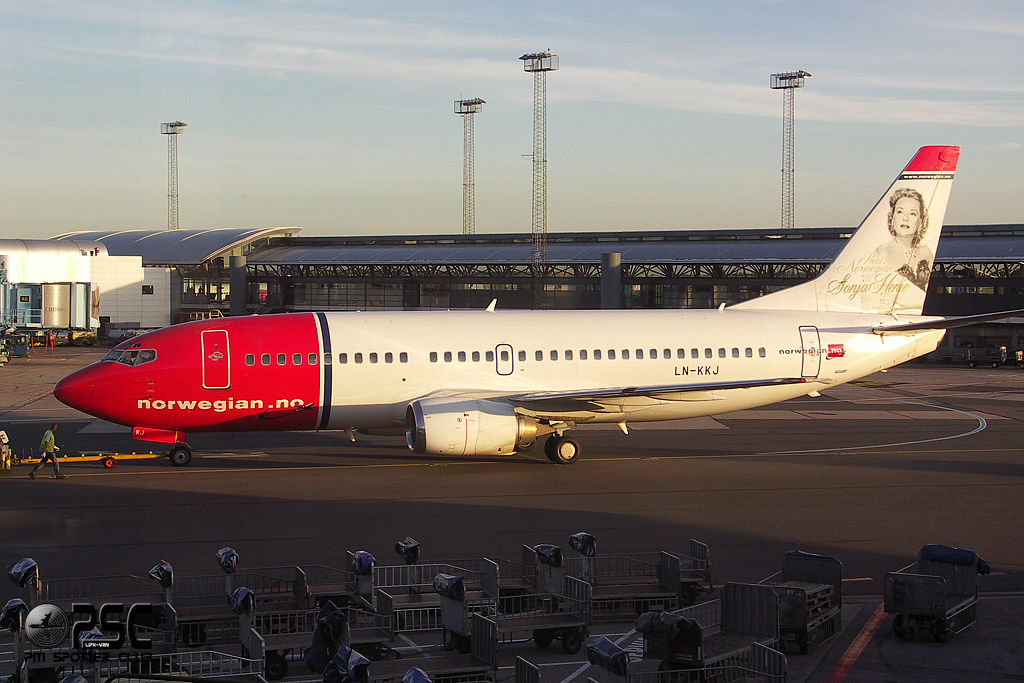 LN-KKJ B737-36N 28564/2936 Norwegian @ Copenhagen Airport 2005 © Piti Spotter Club Verona