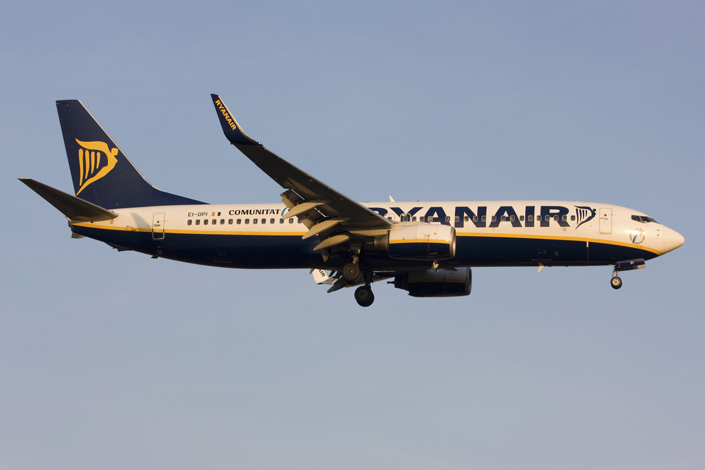 EI-DPI B737-8AS 33608/2173 Ryanair @ Treviso Airport 09.12.2011 © Piti Spotter Club Verona