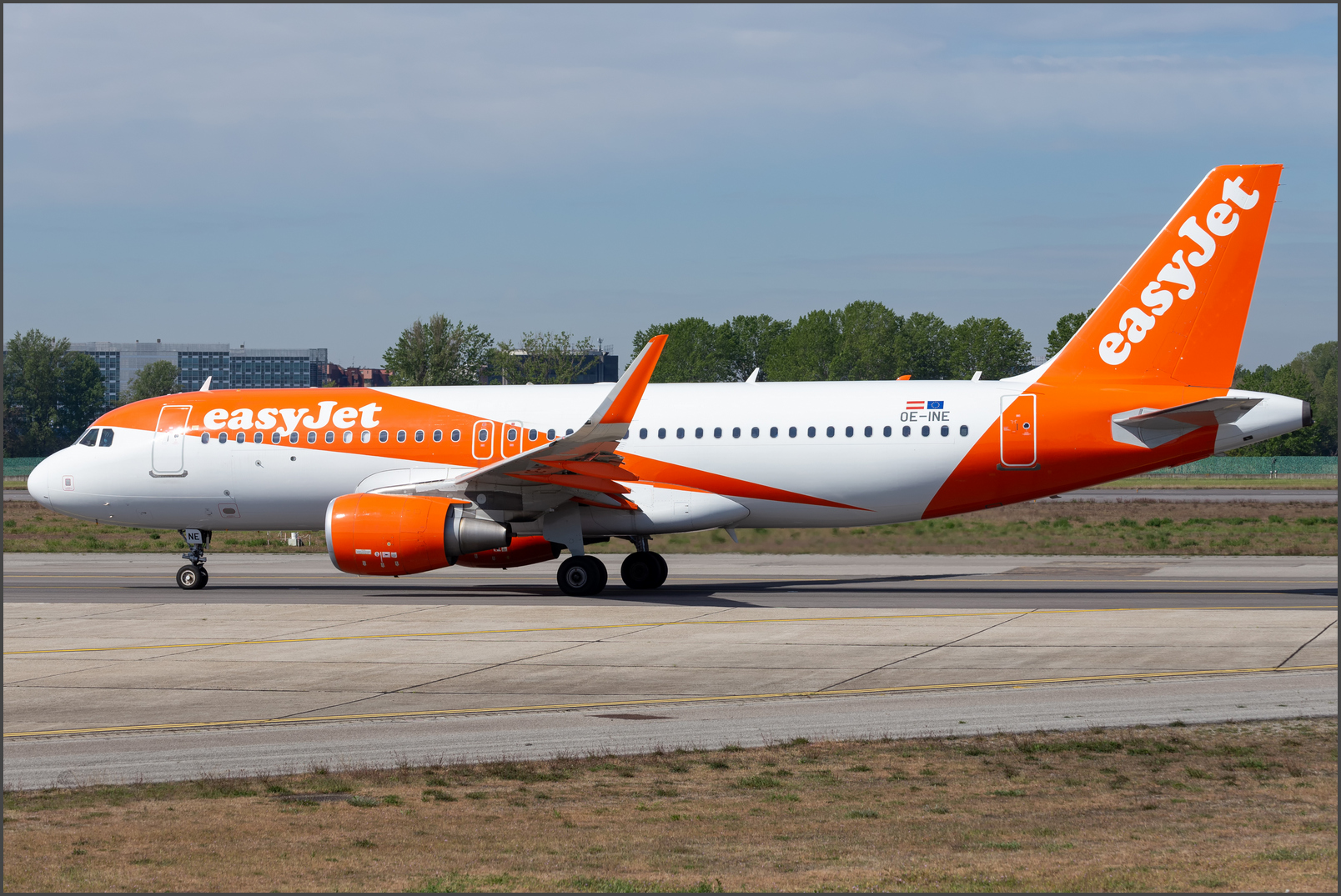 OE-INE A320-214 7750 easyJet Europe @ Milano Linate 04.2023 © Piti Spotter Club Verona
