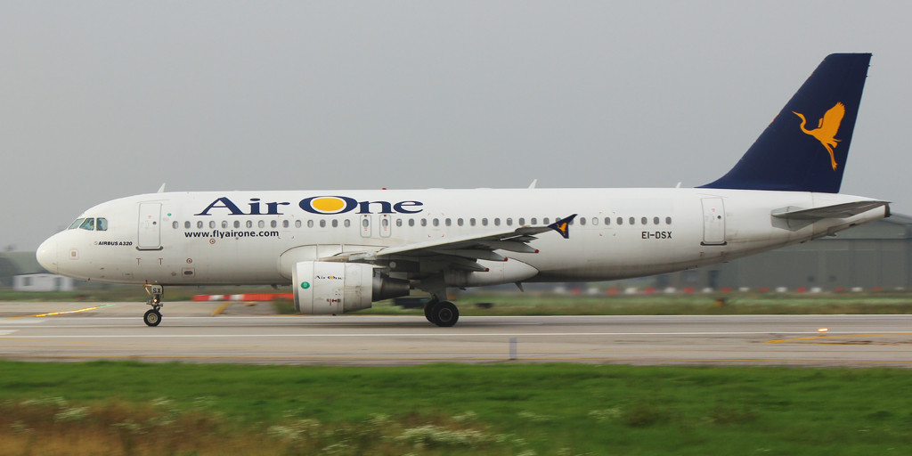 EI-DSX A320-216 3643 Air One
