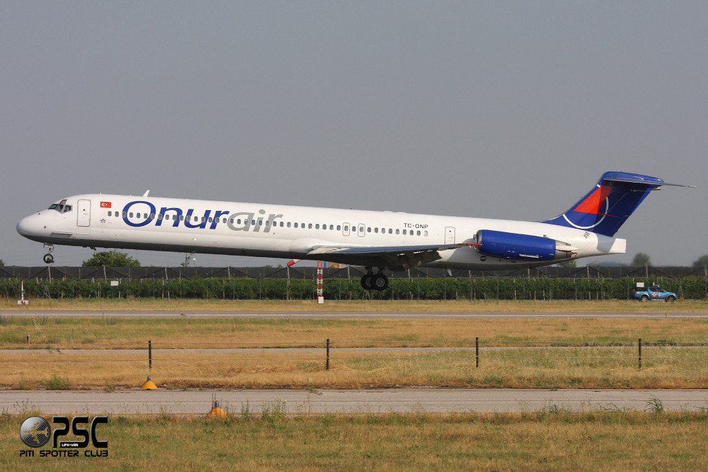 TC-ONP MD-88 53549/2185 Onur Air