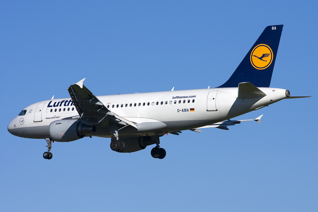 D-AIBA A319-112 4141 Lufthansa @ Bologna Airport  03.12.2012 © Piti Spotter Club Verona