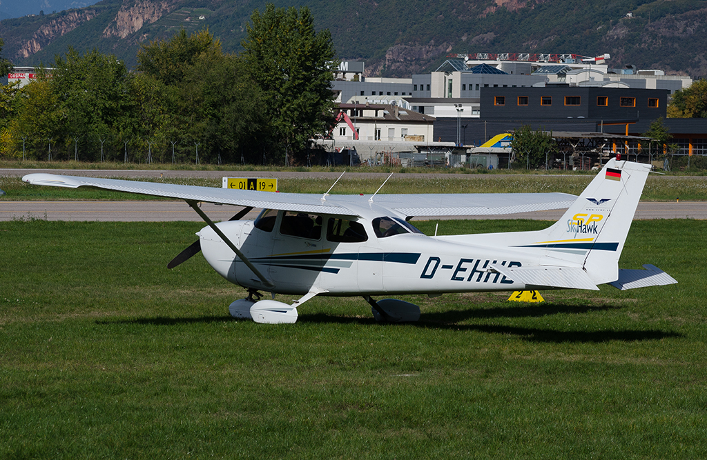 D-EHHD Cessna 172S Skyhawk 2 C172 172S8706 - Private @ Aeroporto di Bolzano © Piti Spotter Club Verona