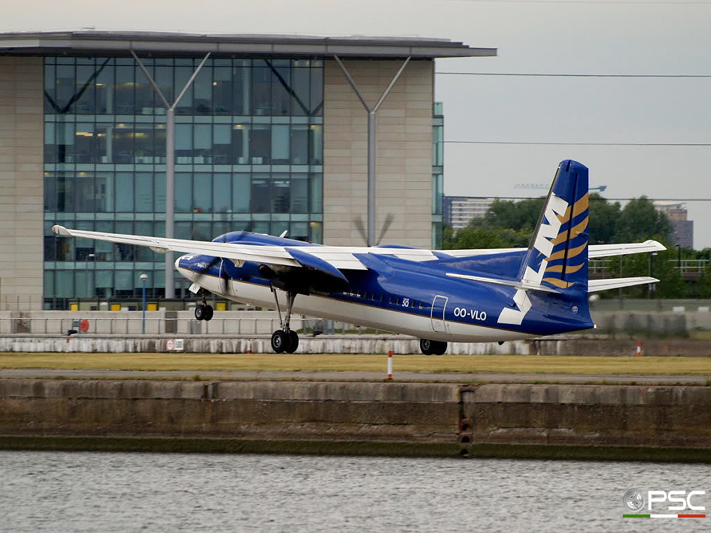 OO-VLO Fokker 50 20127 VLM Airlines - Vlaamse Luchttransport Maatschappij @ London City Airport 22.05.2009 © Piti Spotter Club Verona