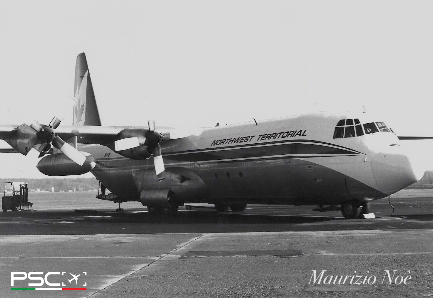 C-FNWF Lockheed L-100-30 Hercules 4562  AL501-D22A  Northwest Territorial 1974 © collezione Maurizio Noè p.g.c. - Piti Spotter Club Verona