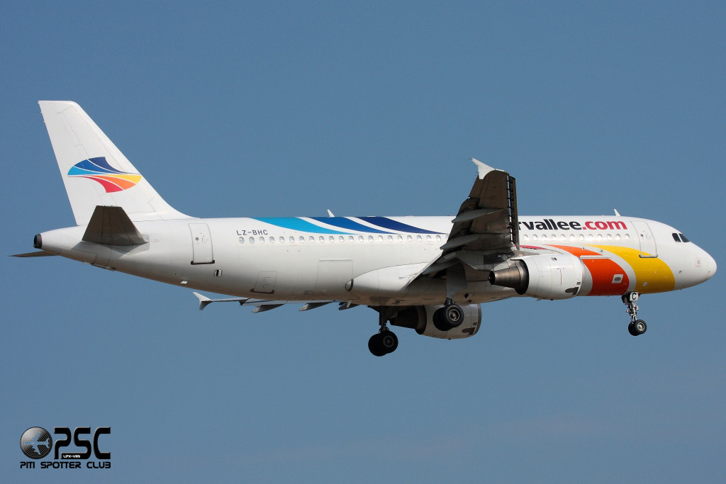 LZ-BHC A320-212 349 BH Air - Balkan Holidays International