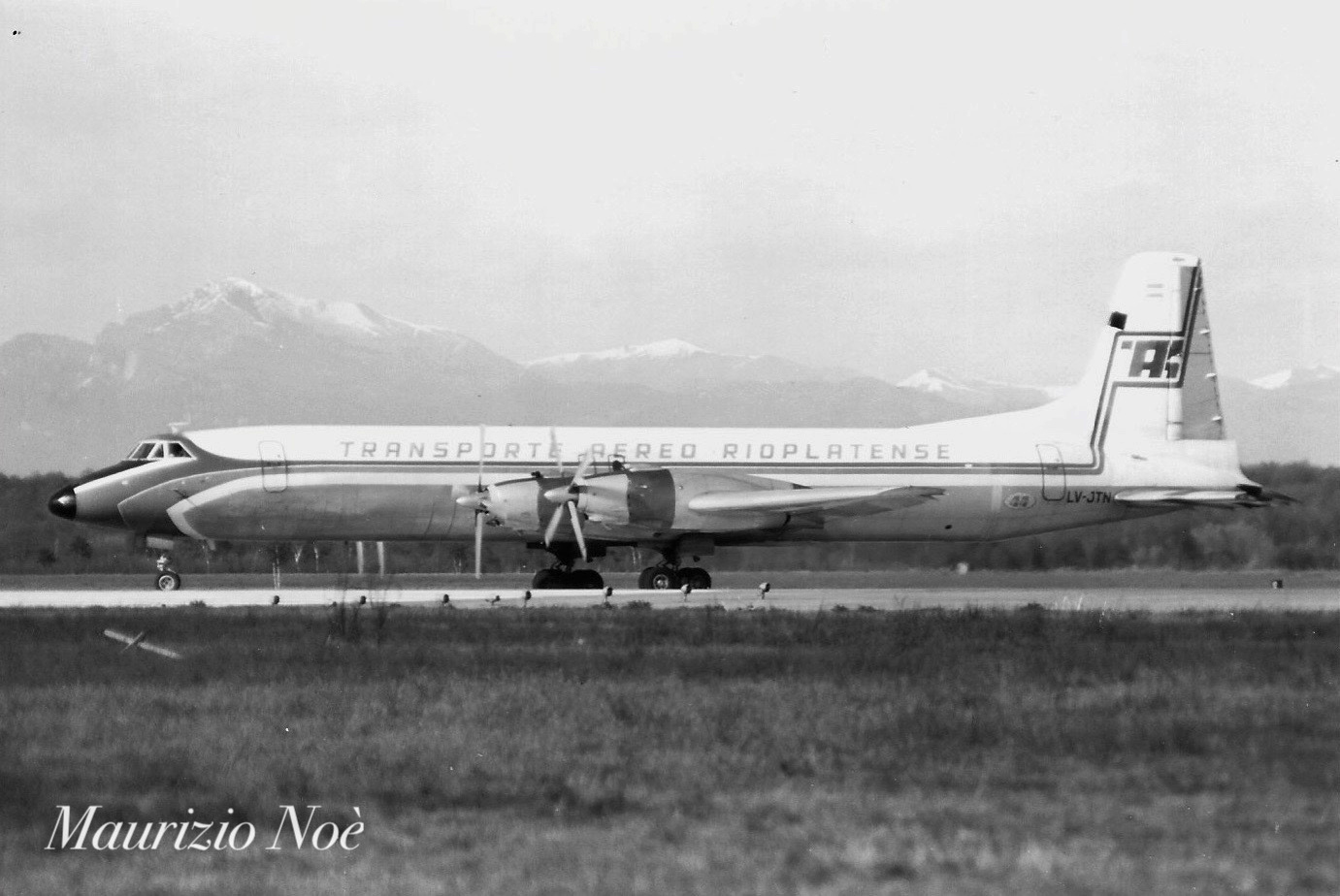 LV-JTN Transport Aero Rioplatense Canadair CL-44. © collezione Maurizio Noè p.g.c. - Piti Spotter Club Verona