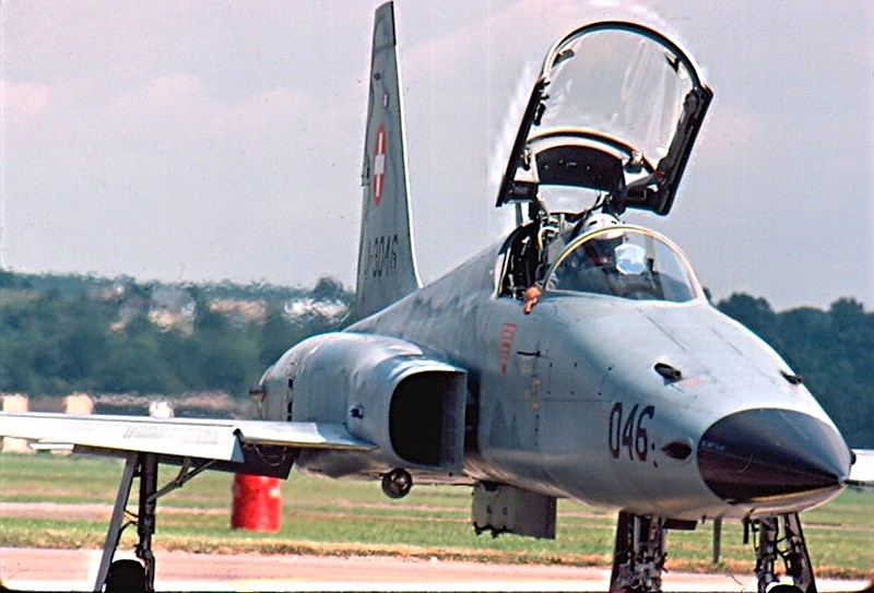 J-3046  F-5E L1046 