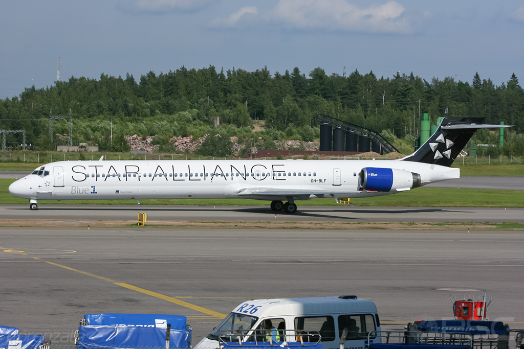 OH-BLF MD-90-30 53543/2194 Blue1 @ Helsinki Airport 2008 © Piti Spotter Club Verona