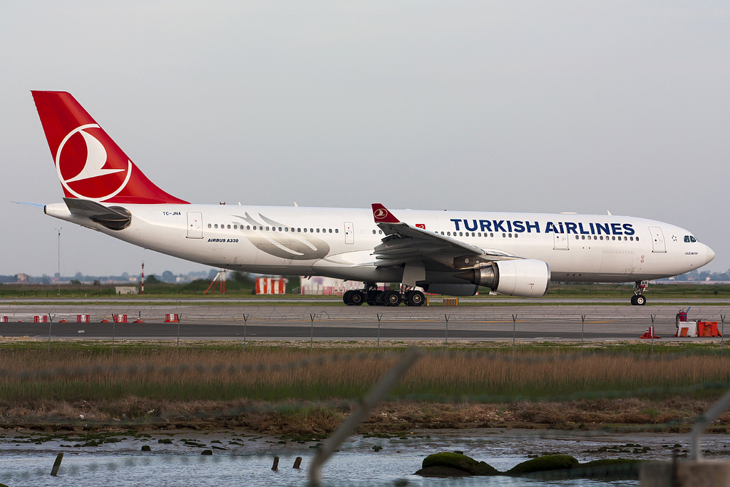 TC-JNA A330-203 697 Turkish Airlines - THY Türk Hava Yollari @ Venezia Airport 28.04.2013 © Piti Spotter Club Verona