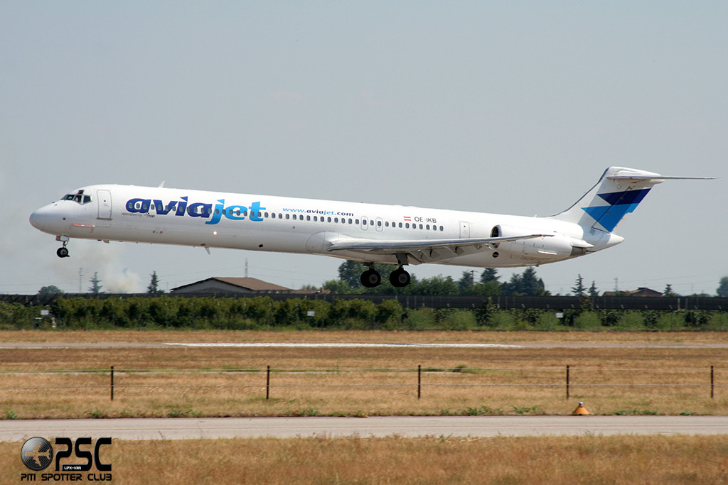 OE-IKB MD-83 49448/1313 Aviajet