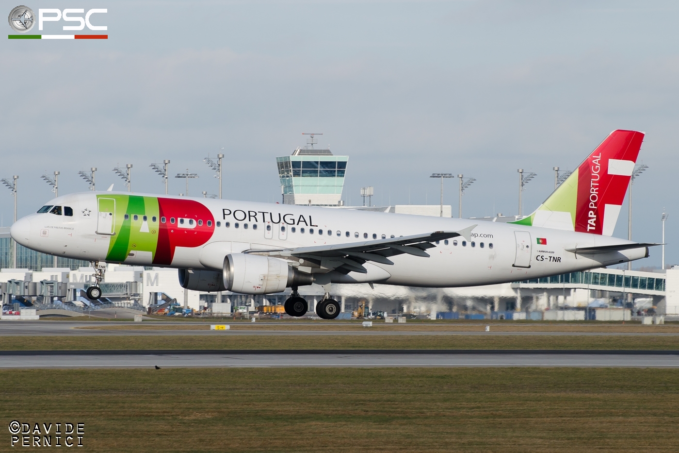 CS-TNR A320-214 3883 TAP Portugal - Transportes Aéreos Portugueses @ Munich Airport 13.12.2015 © Piti Spotter Club Verona