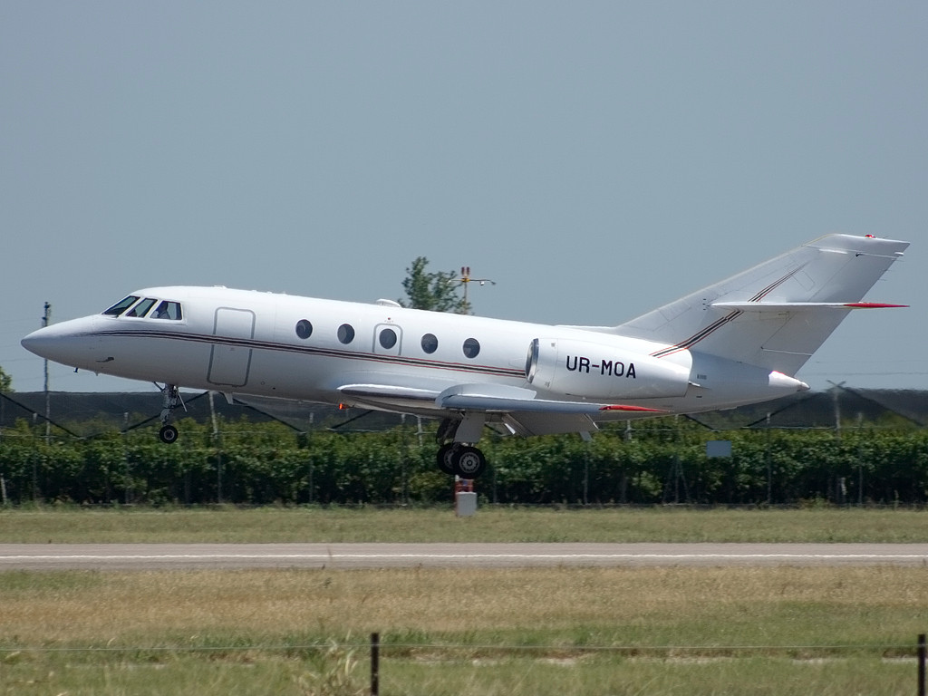 UR-MOA Falcon 20D-5 237/476 ISD Avia
