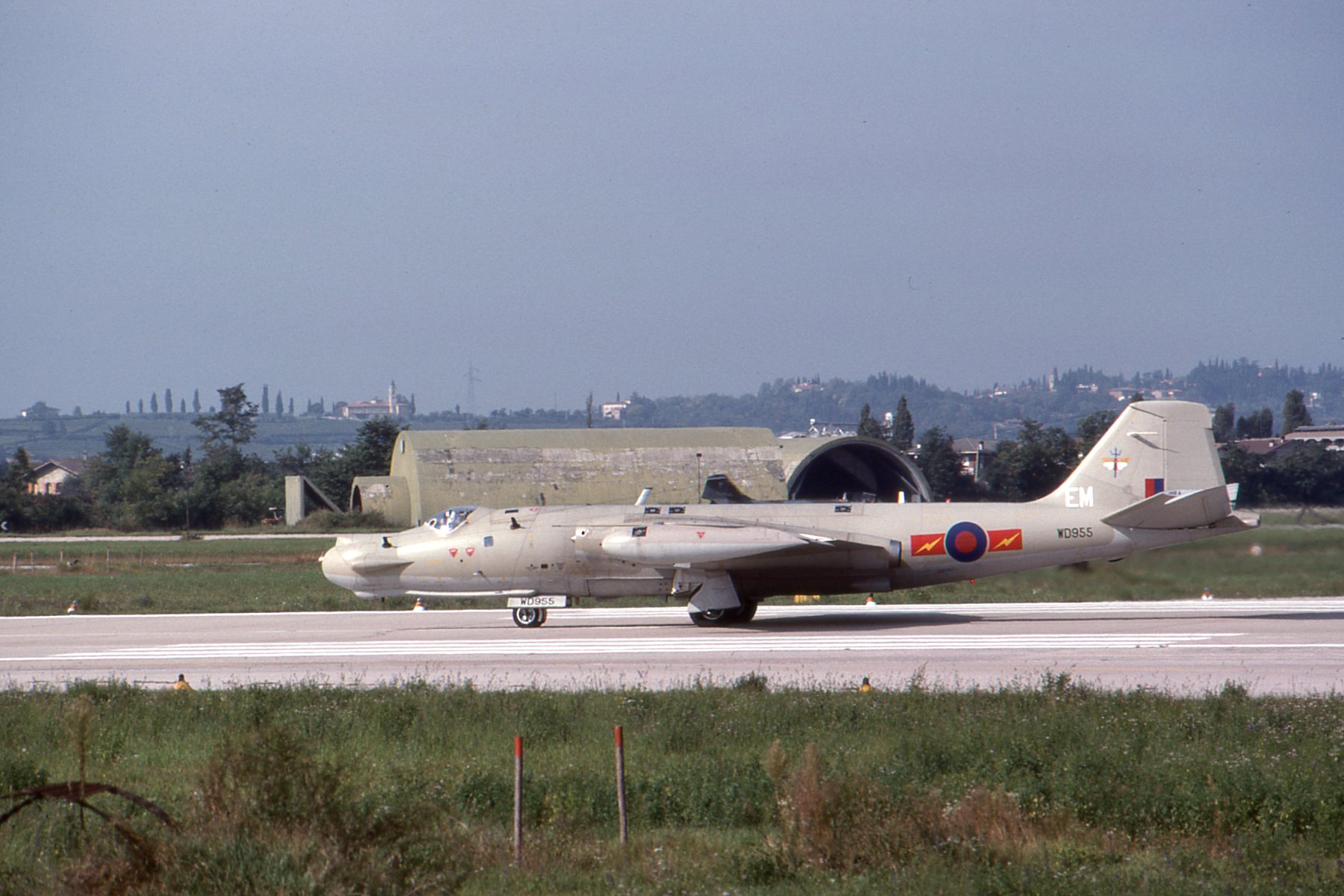 WD955  EM  Canberra T17A  71037 @ Aeroporto di Verona   © Piti Spotter Club Verona