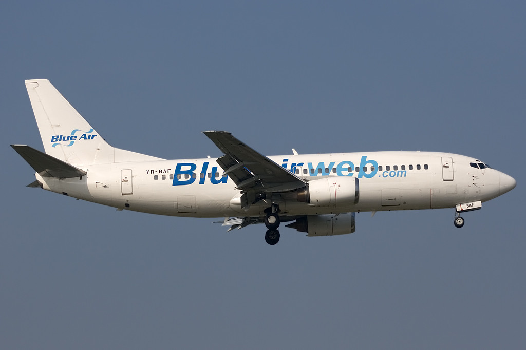 YR-BAF B737-322 24453/1730 Blue Air