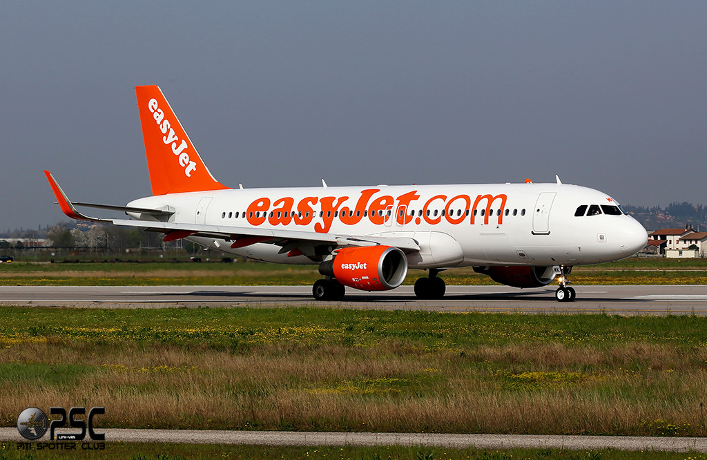 G-EZWK A320-214 5688 EasyJet Airline