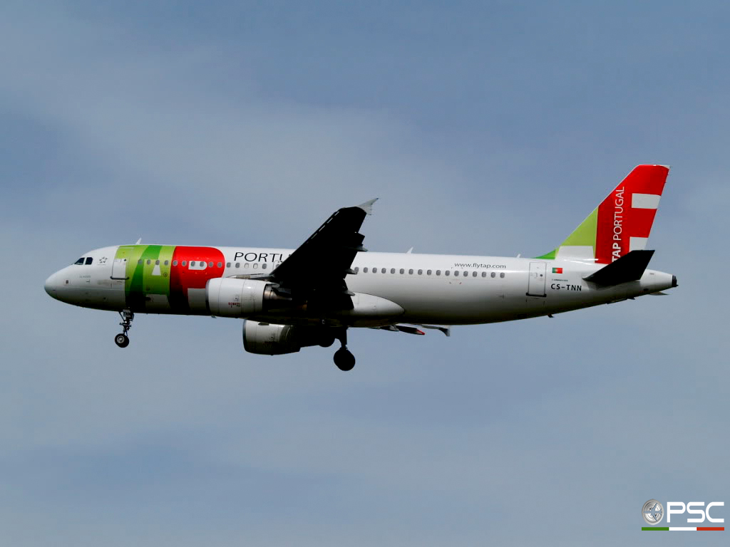 CS-TNN A320-214 1816 TAP Portugal - Transportes Aéreos Portugueses @ London Heathrow Airport 23.05.2009 © Piti Spotter Club Verona