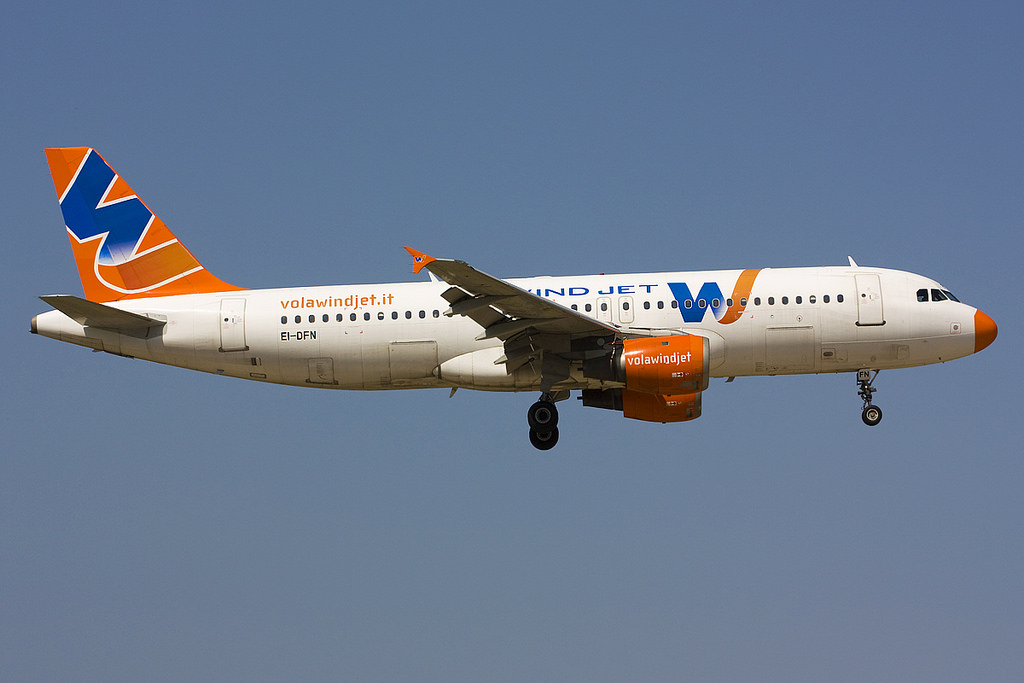 EI-DFN A320-211 204 Wind Jet @ Rimini Airport 14.07.2012 © Piti Spotter Club Verona