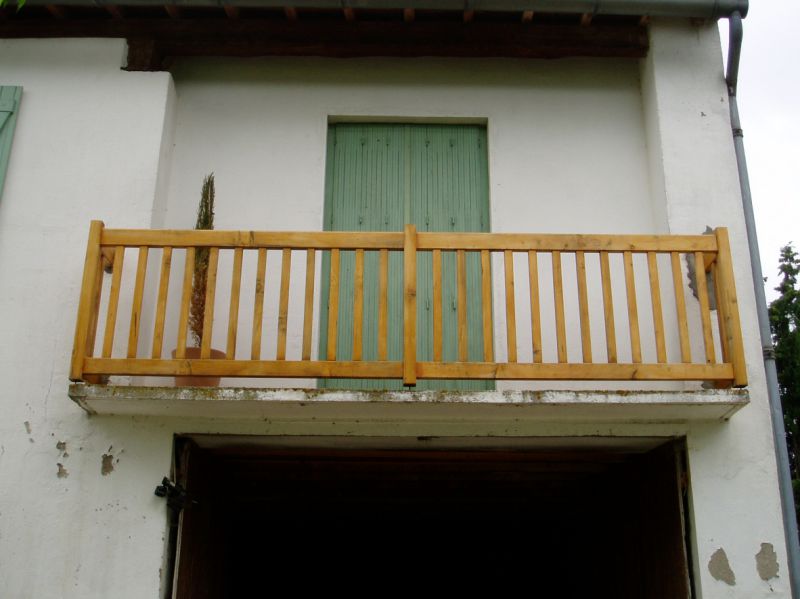 Garde-corps de balcon en cèdre huilé