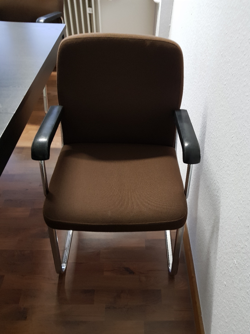 Stabiler Stühle gut erhalten  zb.für Meetingsraum 5 Stück auf Lager .Pro Stück 20€