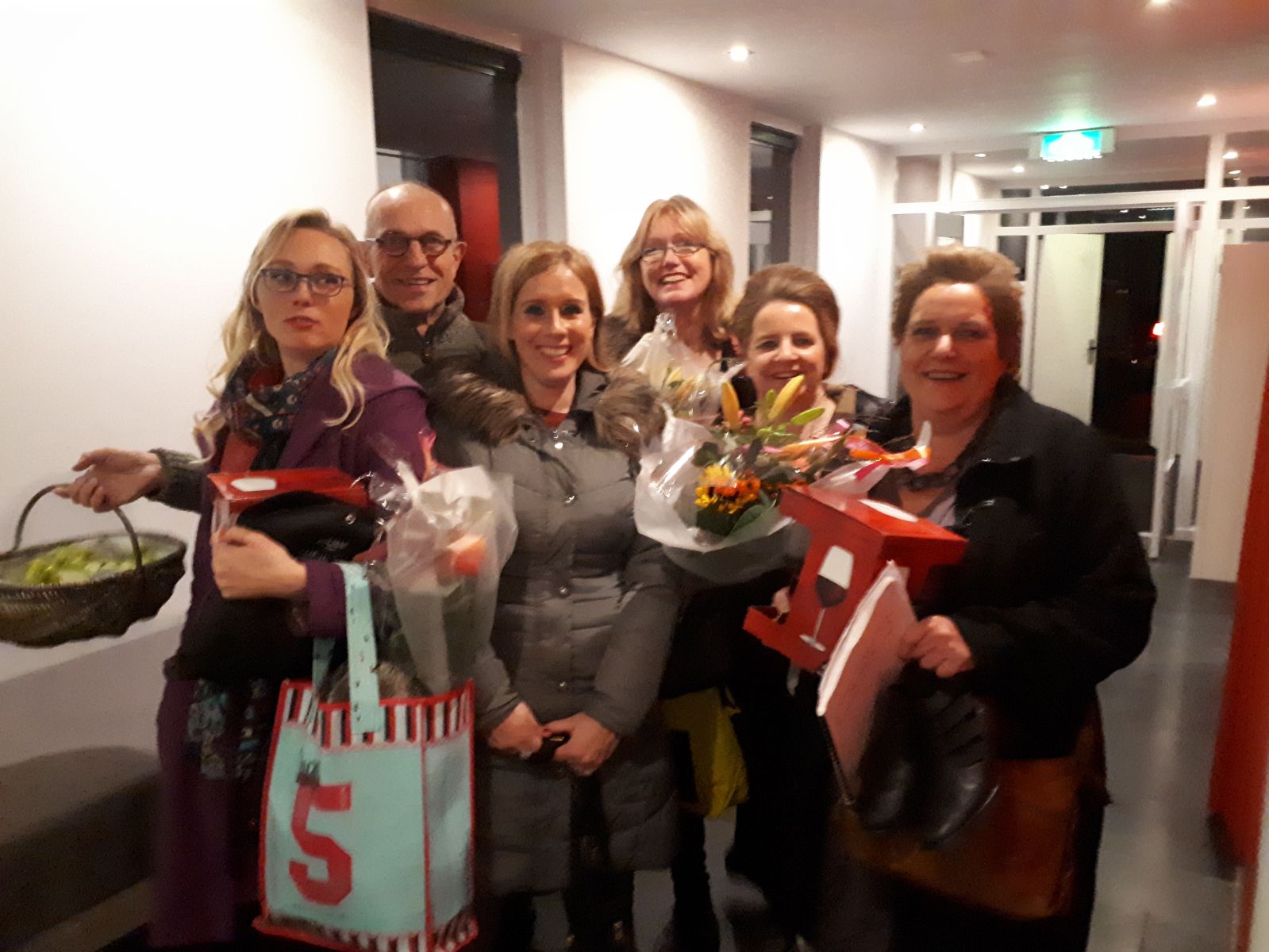 Maartje Otten, Willem Westerman, Saskia van Egmond, Esther Smit (onze muziekante), Laura ten Hag en Henny Veeneman