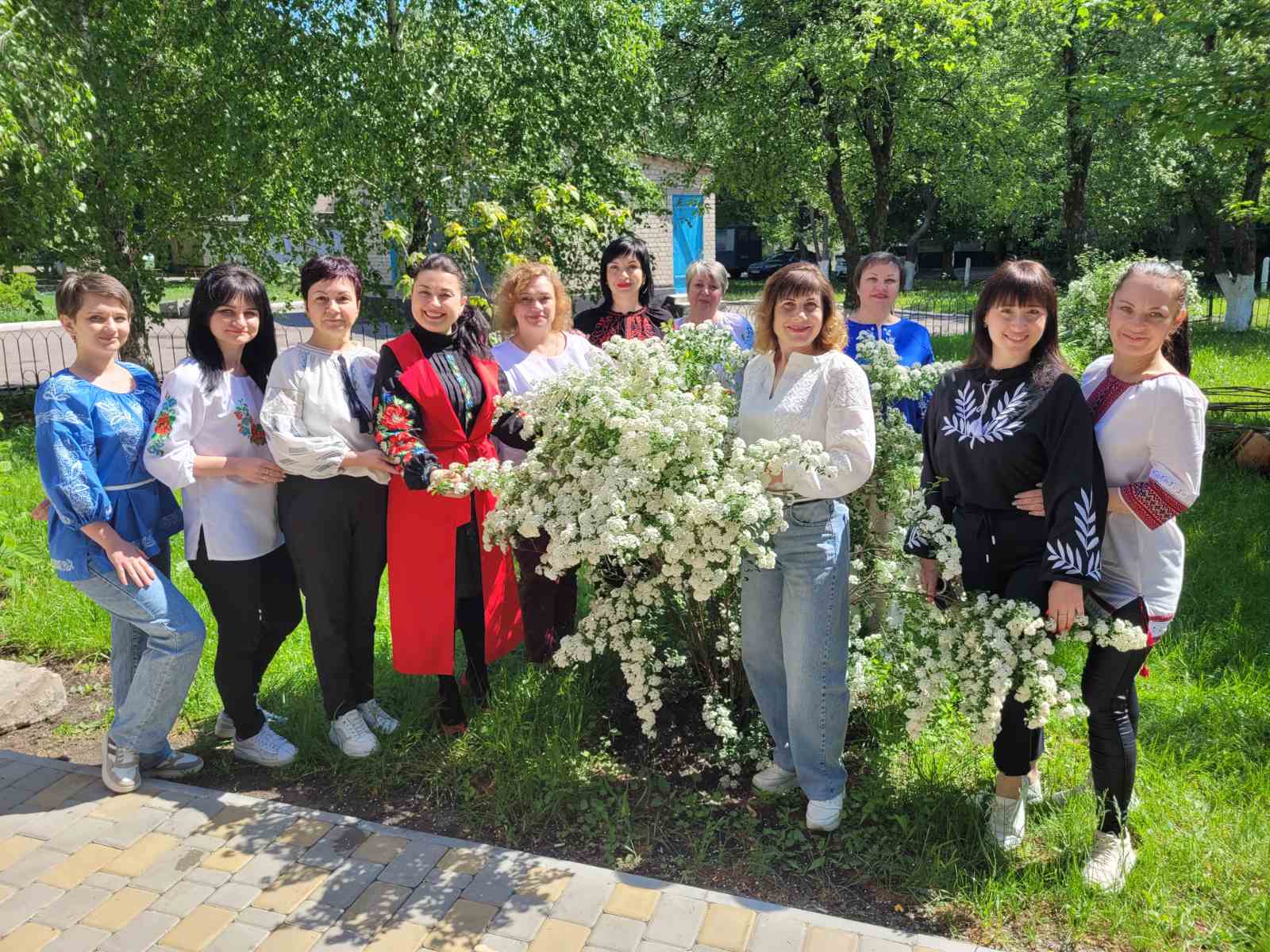 У вишиванках — до єдності: працівники Управління освіти, молоді та спорту долучилися до святкування!