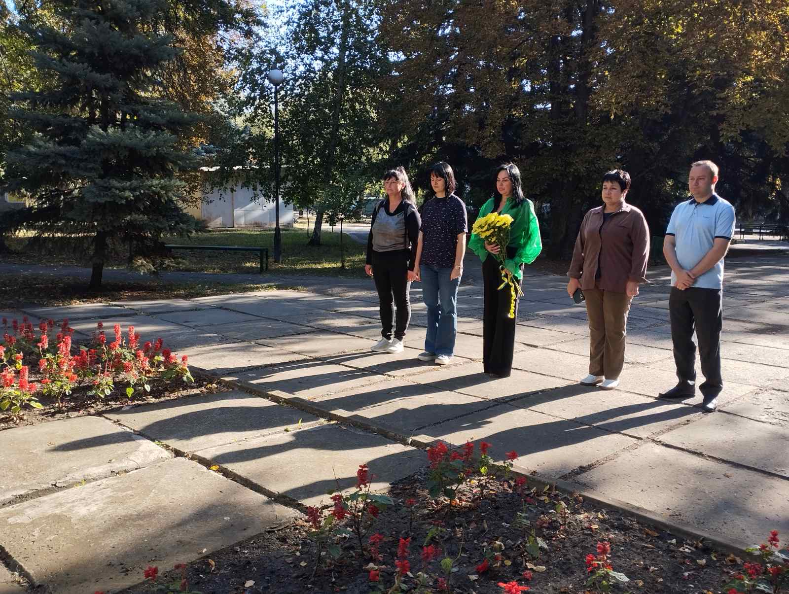 Єдність у пам’яті: освітяни Лозівської громади вшанували героїв