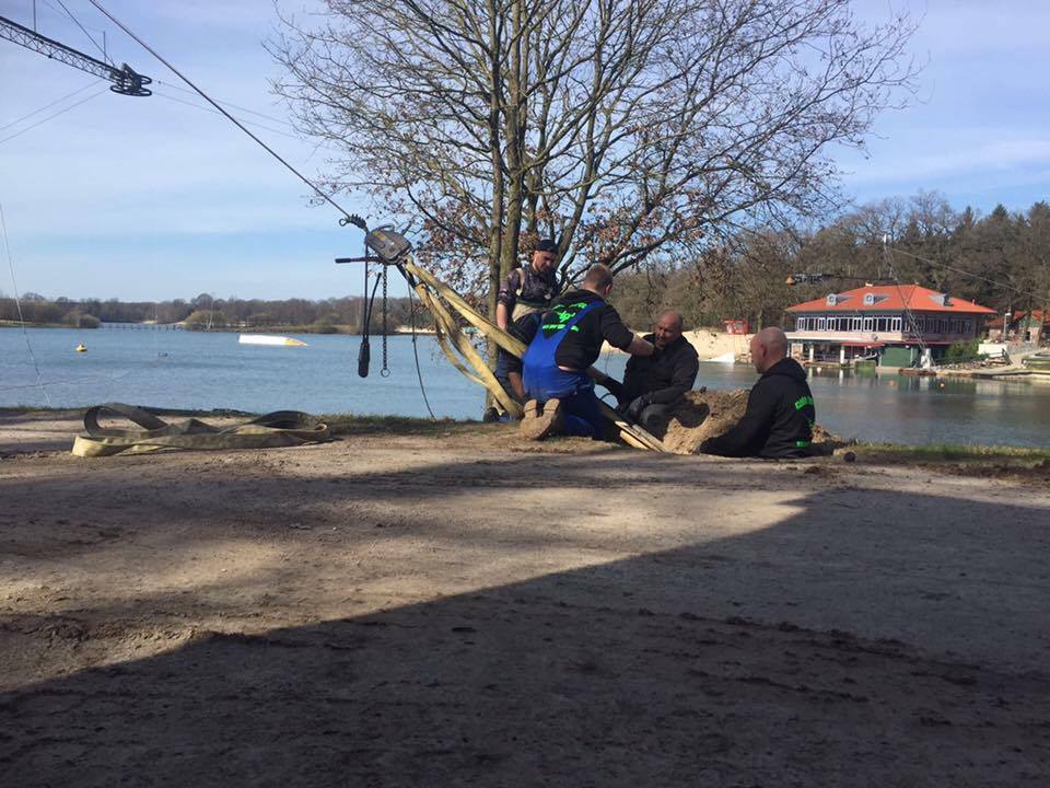 Dankern Motormast versetzt 