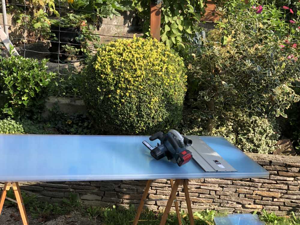 Gewächshausreparatur: Hagelschaden