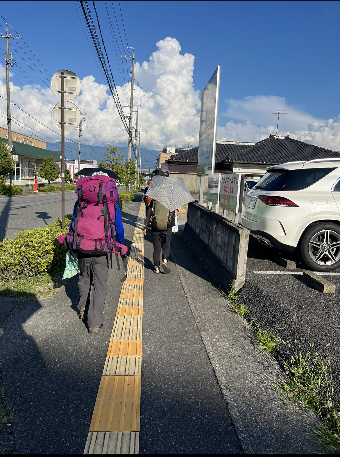 飯田駅までの道。夏らしい雲