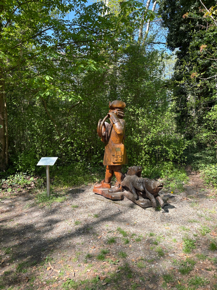 holzskulpturen-begleiten-dich-auf-der-runde-um-den-zeesener-see.jpg