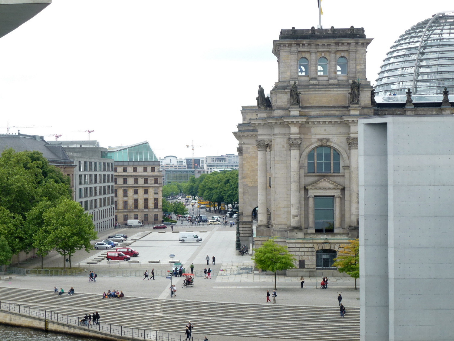 Reichstag mit ehemaliger Grenze