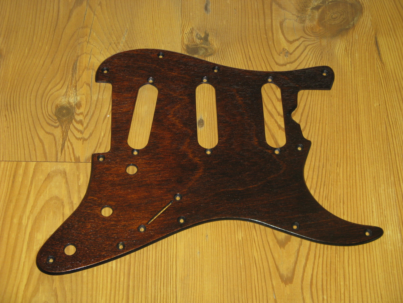 Ahorn Holzpickguard gefertigt