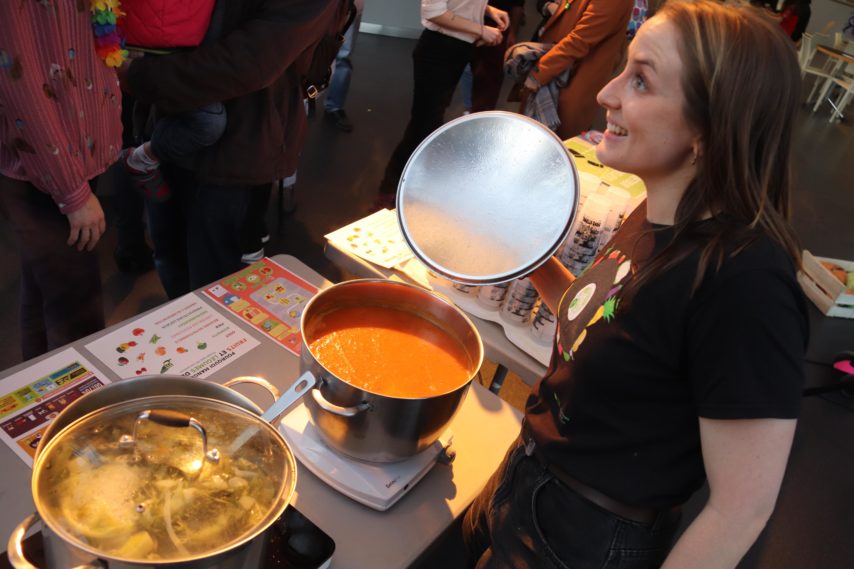 Disco soupe avec le réseau Slow Food et le Collectif Ma Planet : il est aussi possible de cuisiner "les légumes moches"!!