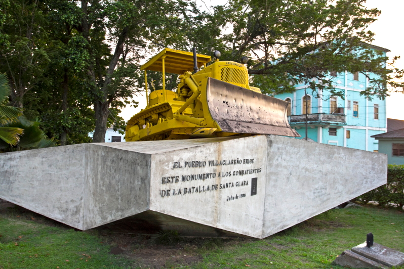 Paminklas buldozeriui anta Klaroje - Che Guevara