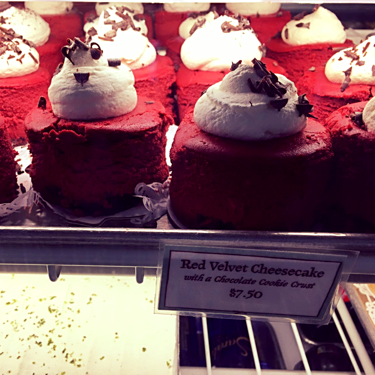 Red Velvet Cheesecake @Magnolia Bakery - New York, USA