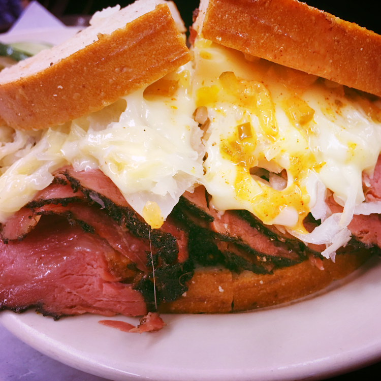 Pastrami Sandwich ´Reuben´mit Sauerkraut @Katz Delikatessen - New York, USA